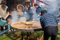 14-La-Courteix_charron_atelier_arrosage_roue_cerclage_fer_FU2A1485_2025-03-30