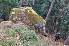 10-Sortie_Ceyrat_rochers_faille-Limagne_benitier_S165152_2025-03-08